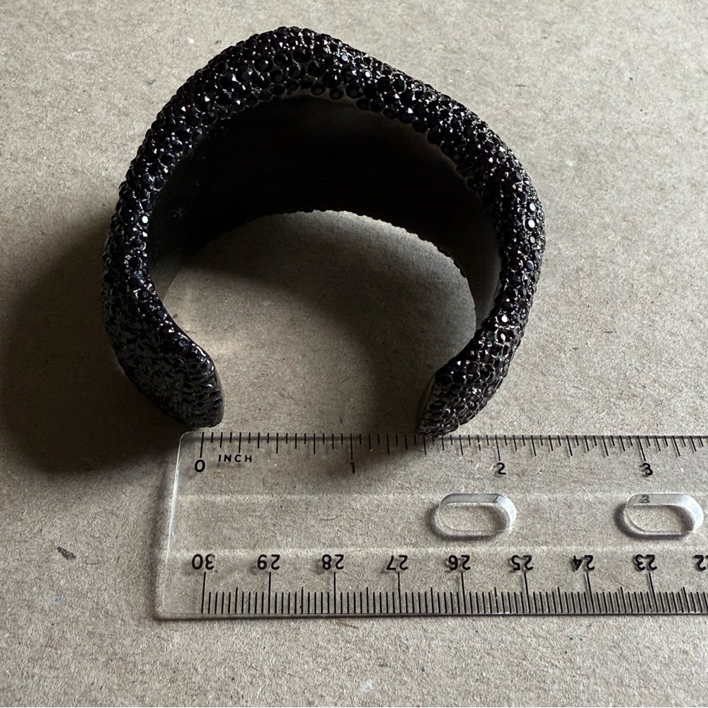 Alexander McQueen large pavé crystal cuff - Picture 9 of 10